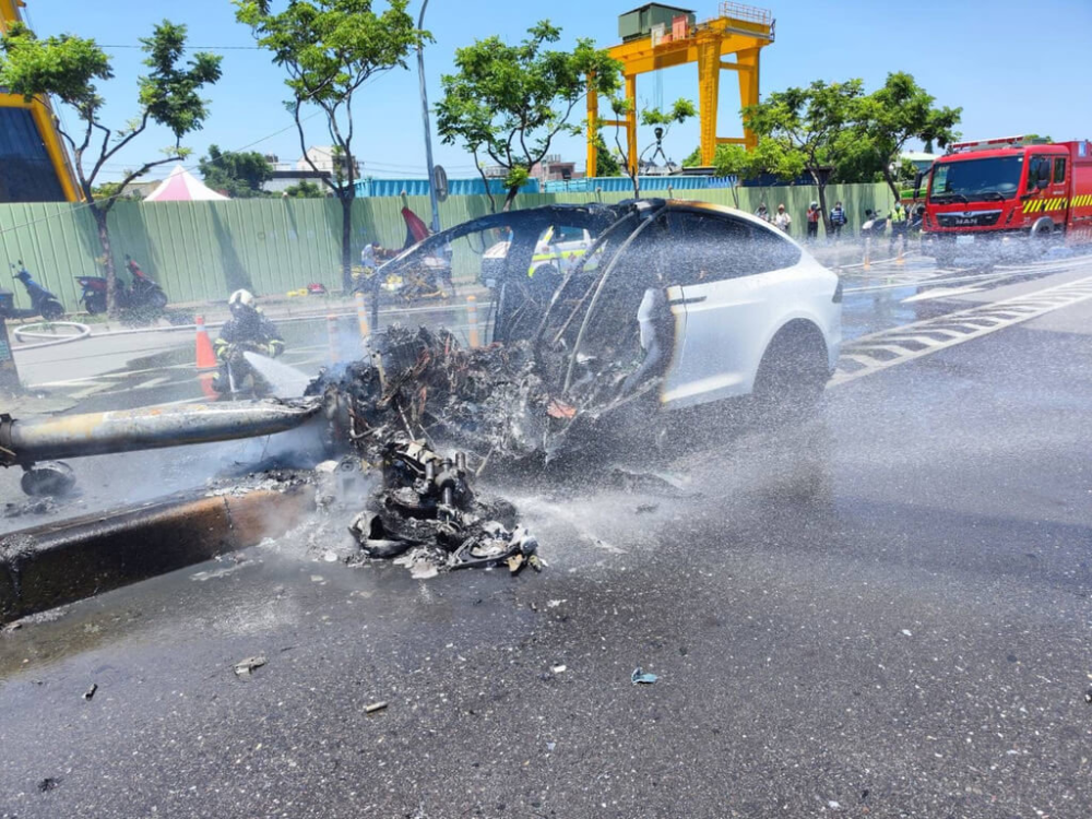 車禍電池未爆燃，林志穎得以逃出生天，家屬：百萬感謝援助者